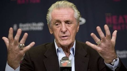 Riley está no comando do Miami Heat desde 1995