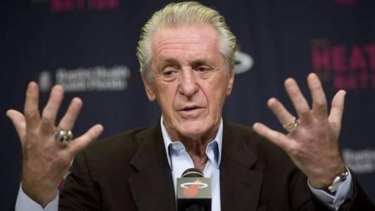 Riley está no comando do Miami Heat desde 1995