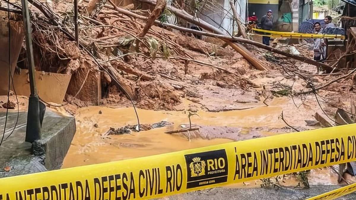 Favela da Rocinha registra deslizamento de terra e equipes são mobilizadas no Rio