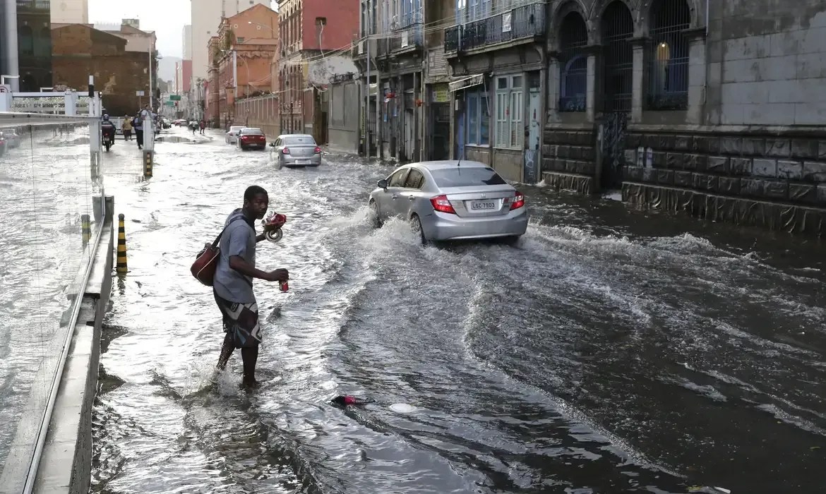 Alertas de chuva: entenda diferença entre amarelo, laranja e vermelho