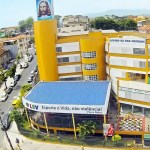 Menina de 13 anos é atingida por bala perdida dentro de escola no Rio de Janeiro