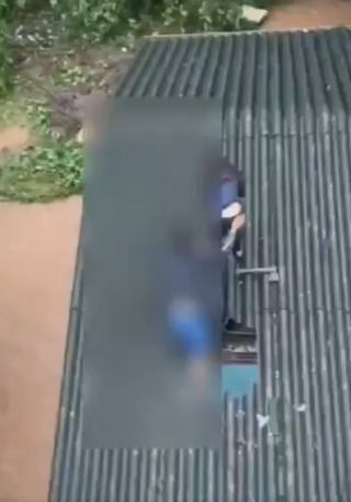 Vídeo: bombeiros de SP salvam família ilhada em telhado no RS durante temporal