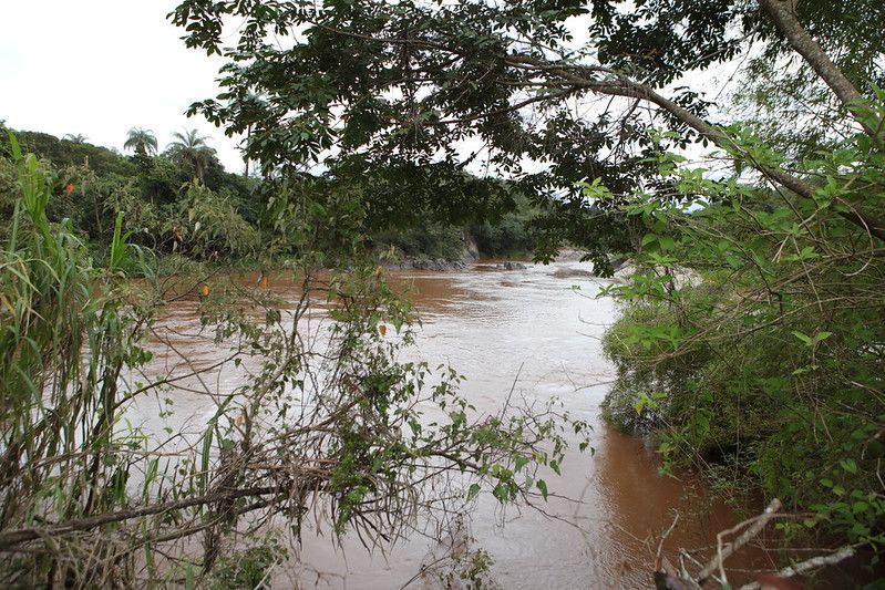 Rio Paraopeba atinge nível de alerta em Brumadinho após fortes chuvas
