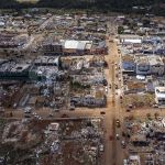 Tornado no Paraná: detentos participam de força-tarefa na reconstrução de prédios
