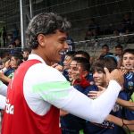 Ríos reencontra Colômbia e é tietado com elenco do Palmeiras