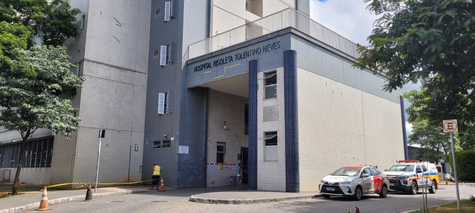 Bebê de 2 meses esfaqueado pelo pai na cabeça está fora de perigo, diz polícia