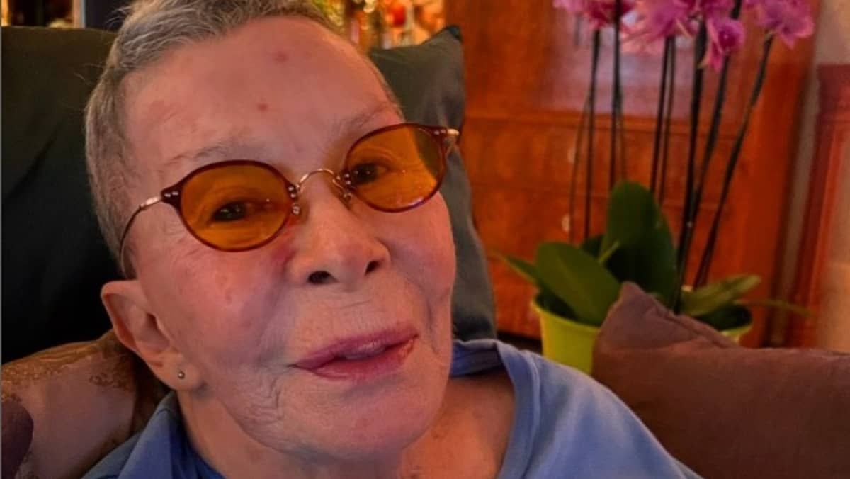Rita Lee recebe alta neste sábado (4) e está em casa