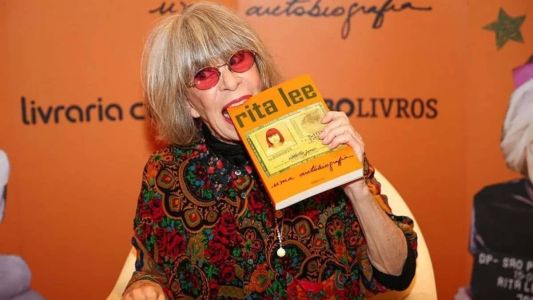 Rita Lee durante o lançamento de sua primeira autobiografia, na cidade de São Paulo, em 2016