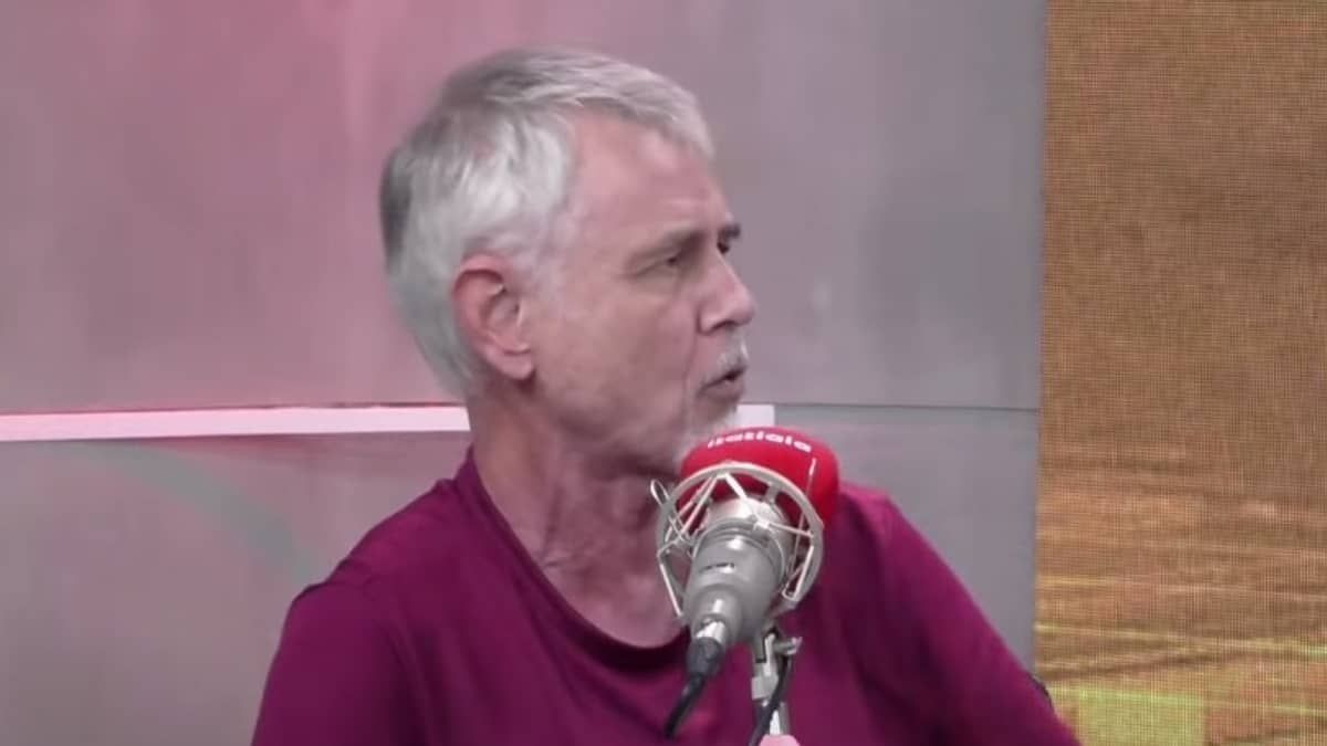 ‘Um abajur cor de carne ou de carmim’? Ritchie explica a letra verdadeira de ‘Menina Veneno’