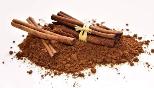 Rituais podem ser feitos com canela em pó ou em pau