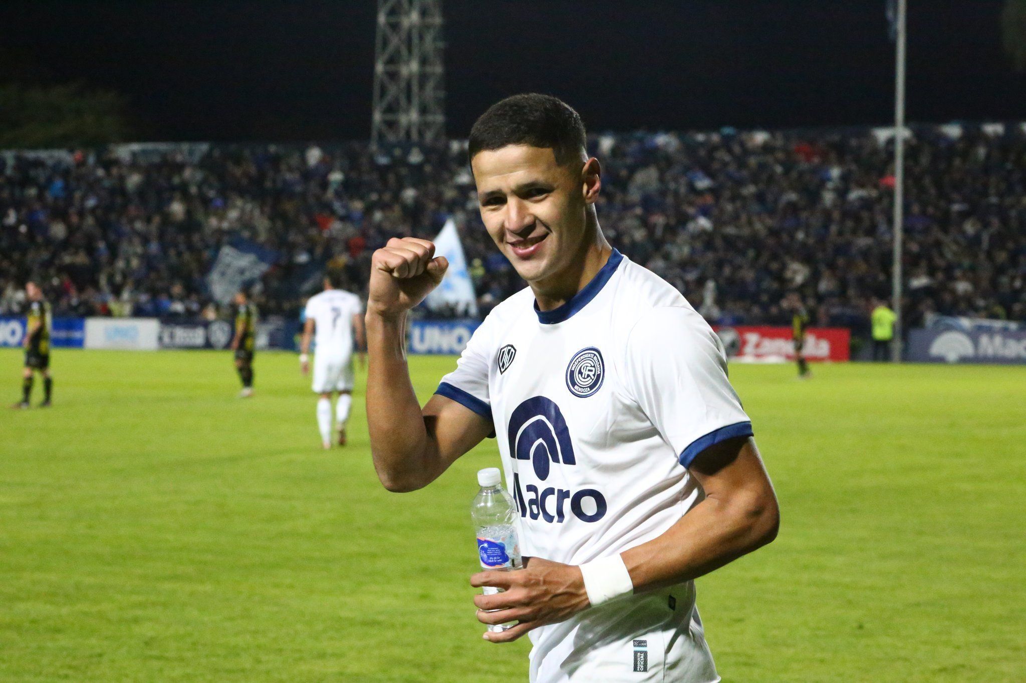 Dirigente de clube argentino garante que Cruzeiro fez consulta por atacante