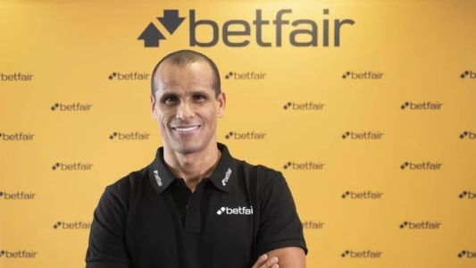 Rivaldo é embaixador da Betfais, empresa que patrocina o Cruzeiro