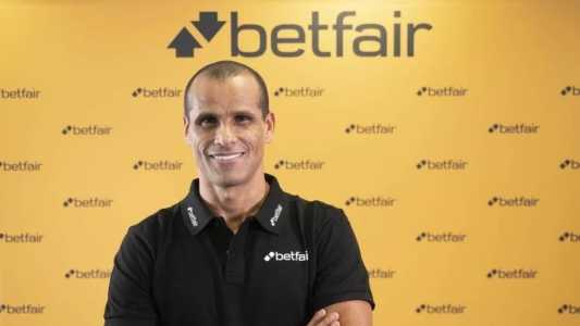 Rivaldo é embaixador da Betfais, empresa que patrocina o Cruzeiro