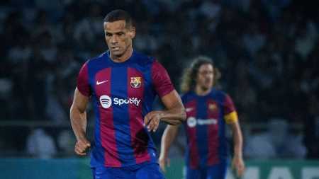 Rivaldo foi eleito o melhor jogador do mundo em 1999, quando jogava pelo Barcelona