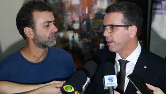 Foto mostra Marcelo Freixo e Rivaldo Barbosa em 2018