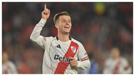 Giuliano Galoppo comemora gol contra o Godoy Cruz, neste domingo (17).