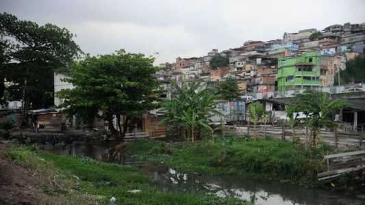 RJ tem 2º dia de megaoperação contra organizações criminosas no Complexo da Maré