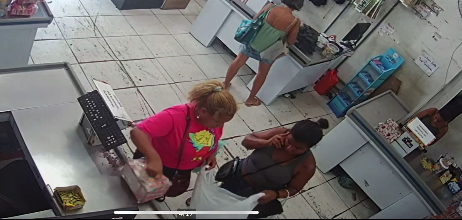 Vídeo: mulheres são presas por furto de caixinha de Natal no Rio de Janeiro