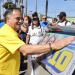 Mauro Tramonte realiza ‘adesivaço’ e participa de caminhada no bairro Alípio de Melo