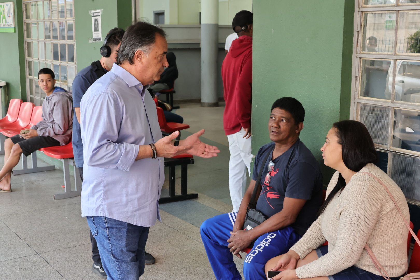 Mauro Tramonte cumpre agenda em UPA e promete contratar mais médicos na cidade