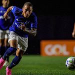 'Cria' do Cruzeiro tatua foto com o pai: 'Meu porto seguro'