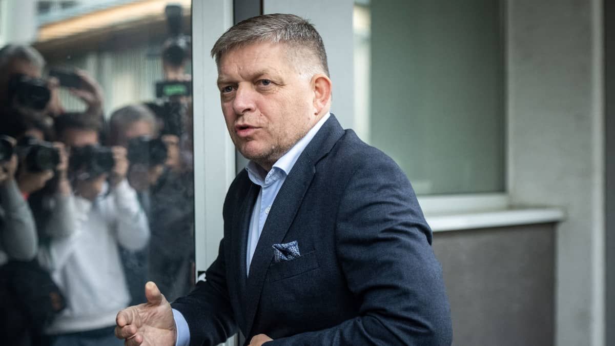 Ex-premiê pró-Rússia vence eleição na Eslováquia