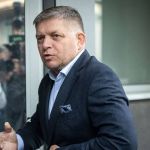 Ex-premiê pró-Rússia vence eleição na Eslováquia