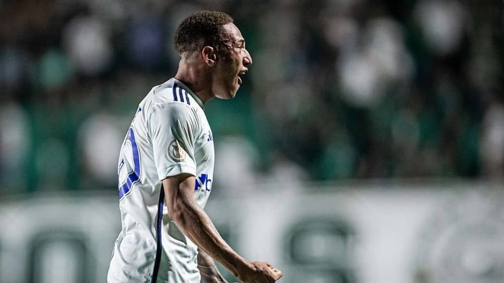 Robert, do Cruzeiro, fica extasiado após gol salvador em vitória sobre o Goiás