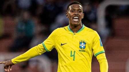 Robert Renan foi um dos alvos de ofensas racistas da torcida argentina