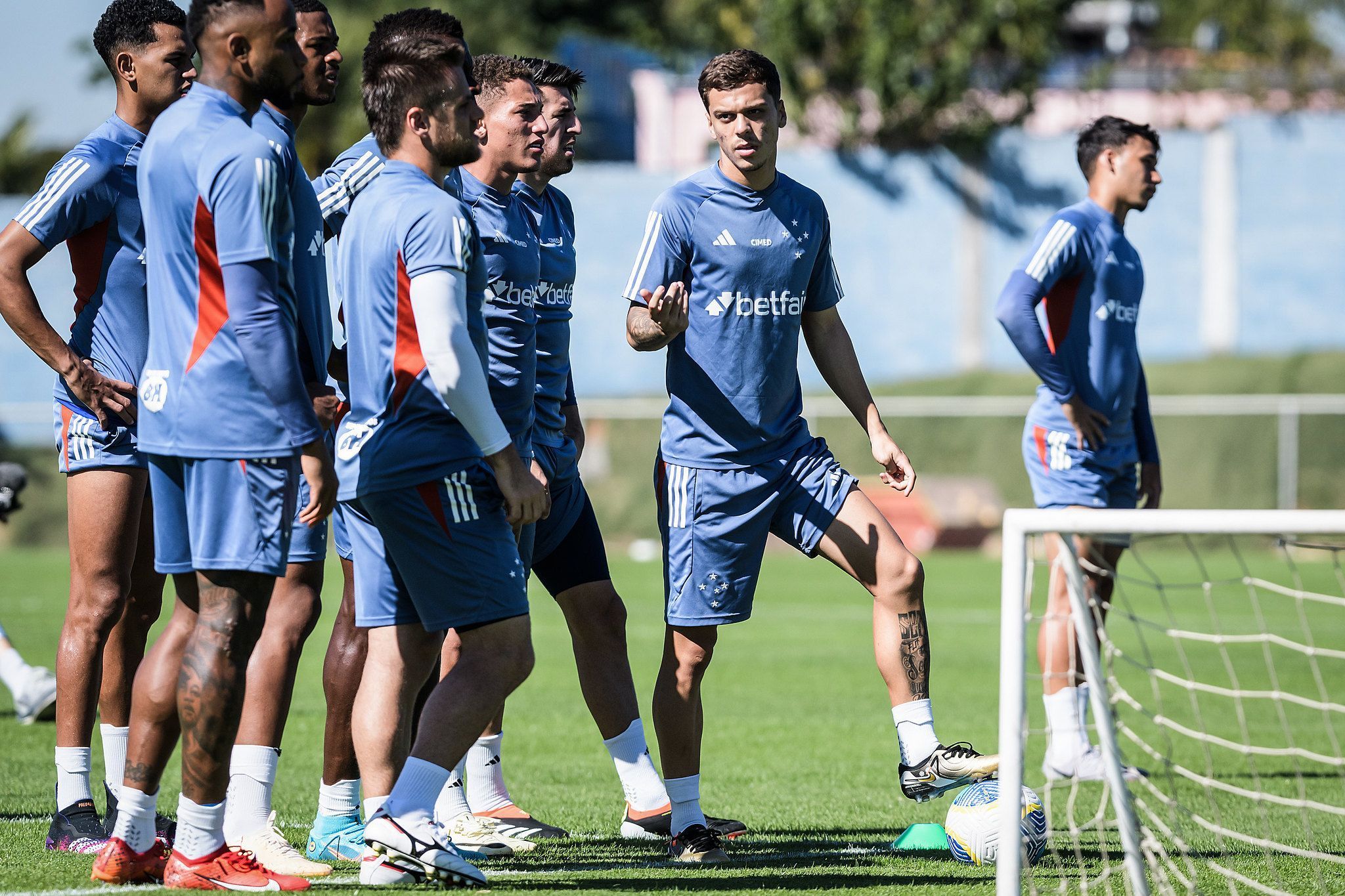 Cruzeiro negocia atacante com clube europeu; saiba detalhes