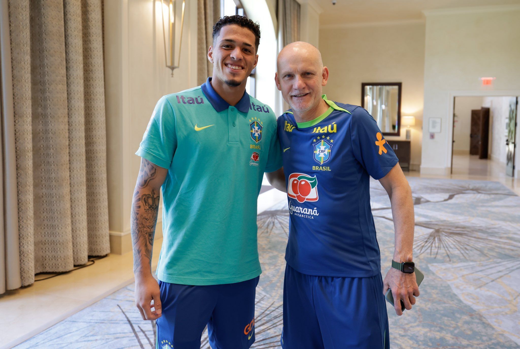Dorival Junior aciona goleiro do Atlético para treino da Seleção Brasileira nos EUA
