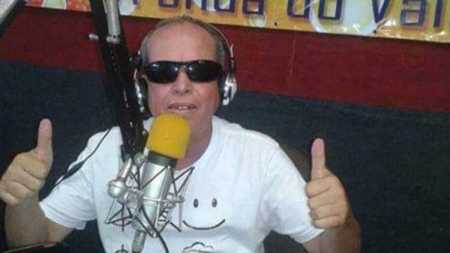 Robertinho apresentava um programa de músicas bregas aos domingos na Tropical FM de Timóteo