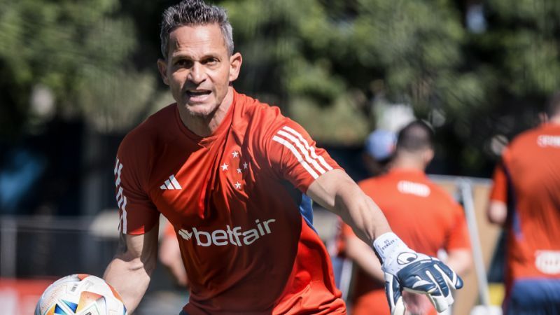 De volta ao Cruzeiro, Robertinho participa de primeiro treino com goleiros na Toca