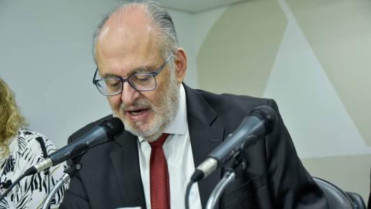 Roberto Andrade defende aprovação do RRF, mas deu tempo para que parlamentares conheçam relatório