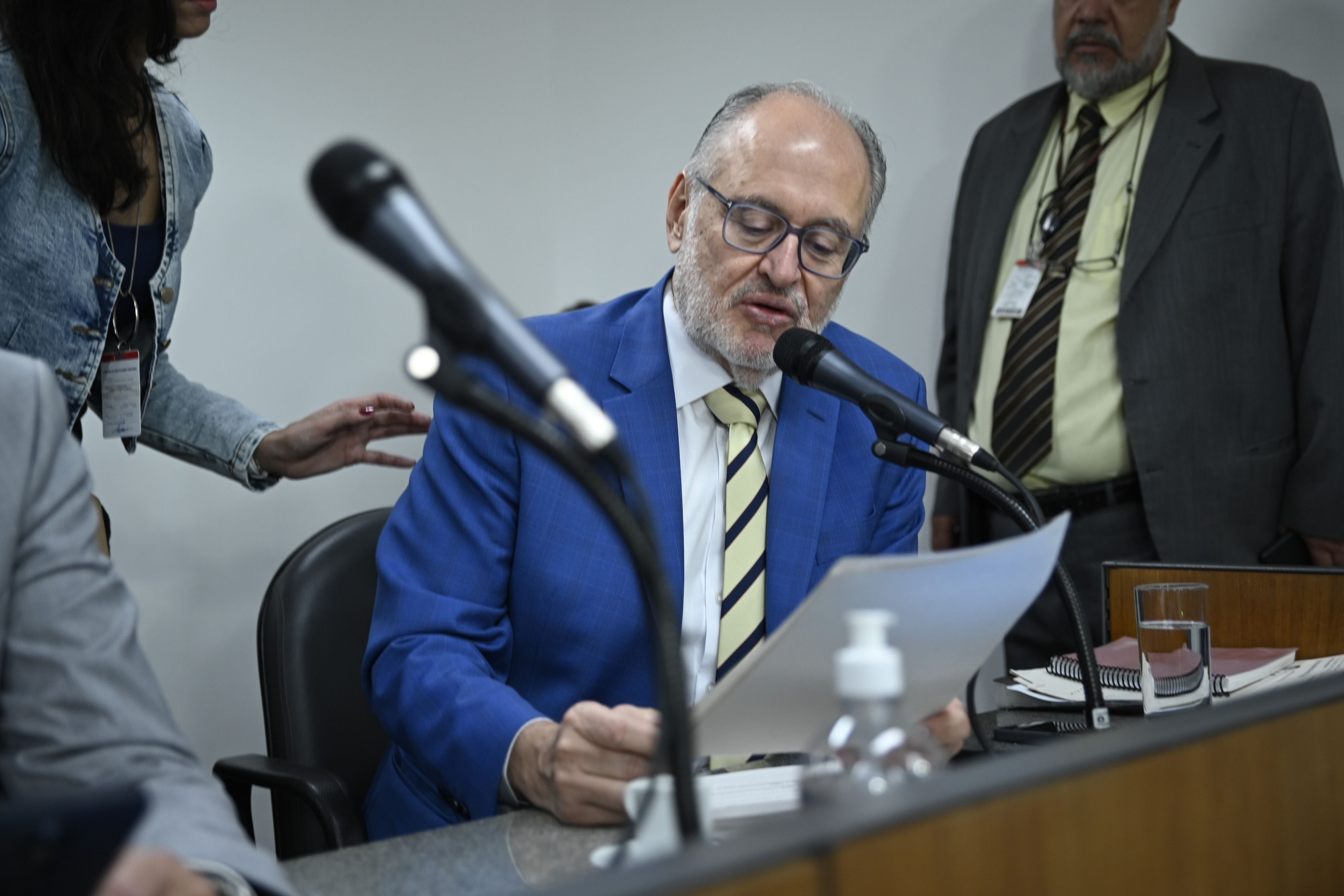 Relator defende aprovação, mas votação de reajuste a servidores é adiada por comissão da ALMG