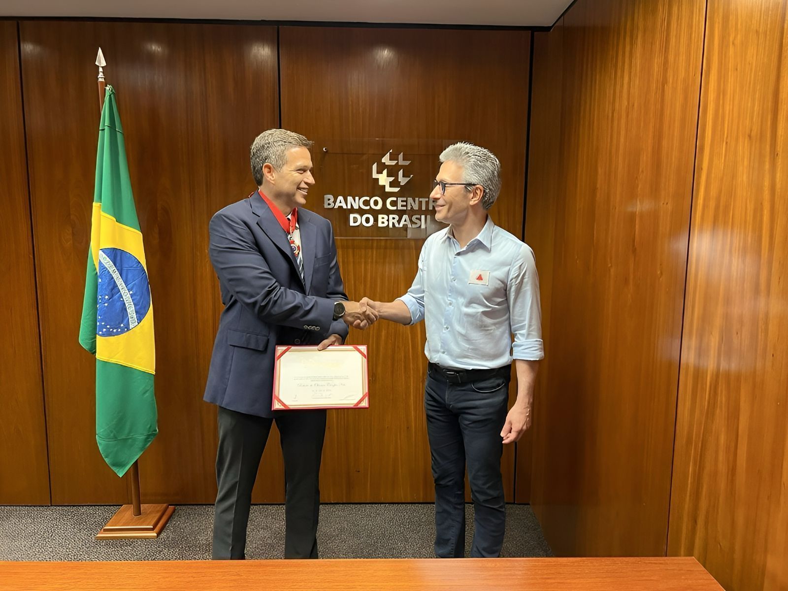 Honraria mineira a Roberto Campos Neto