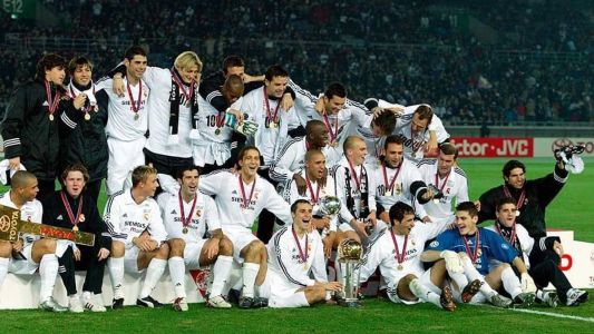 Roberto Carlos conquistou com o Real Madrid, por exemplo, o Mundial de Clubes de 2002, ao lado de Ronaldo, Zidane, Figo, Casillas, Raúl, Hierro e Makélélé