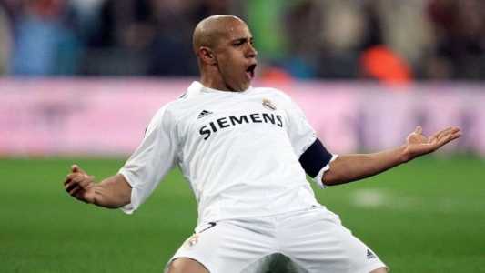 Roberto Carlos em jogo com a camisa do Real Madrid