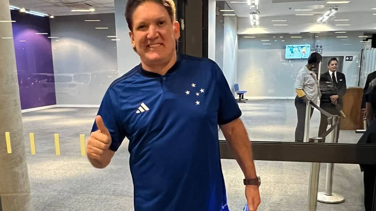 Herói do Cruzeiro contra o Grêmio, Roberto Gaúcho marca presença no Mineirão