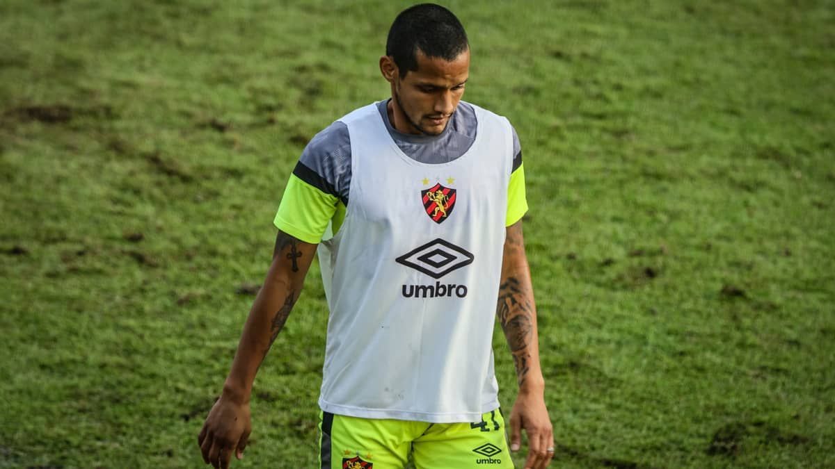 Técnico do Sport fala sobre condição física de Rosales: 'Demanda um tempo'