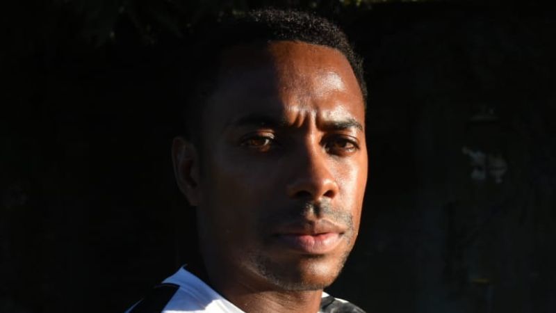 Robinho faz curso profissionalizante, mas Justiça nega redução de pena por estupro