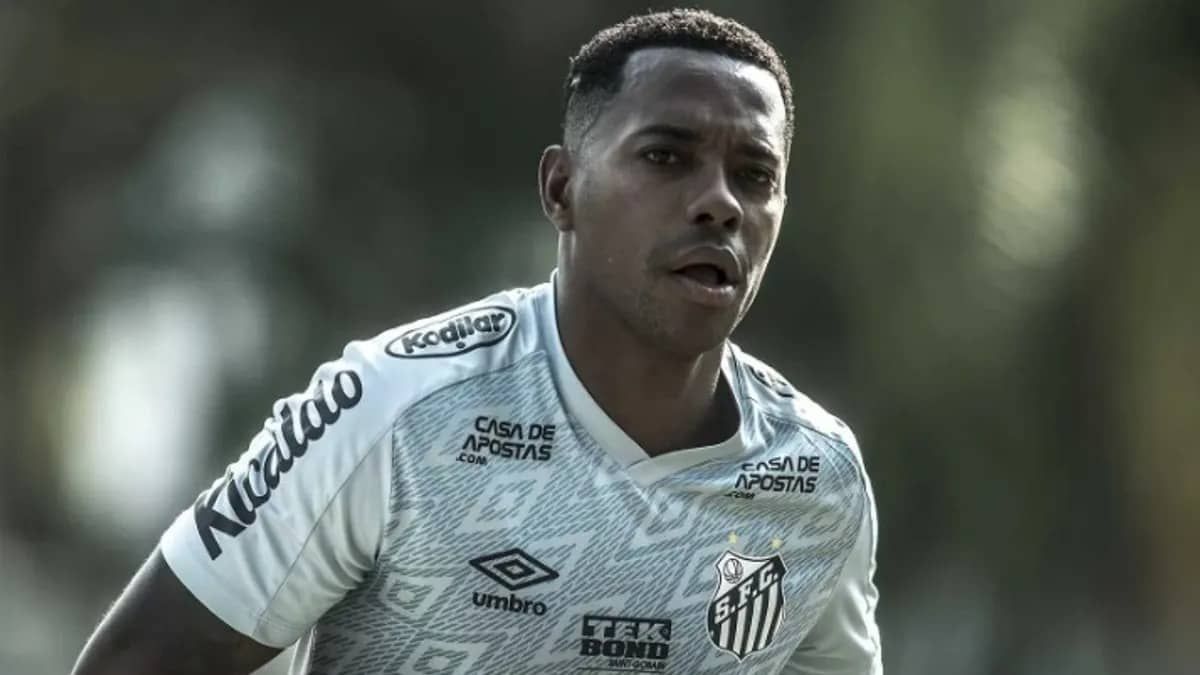 Robinho pode cumprir pena por estupro no Brasil, diz ministro da Justiça