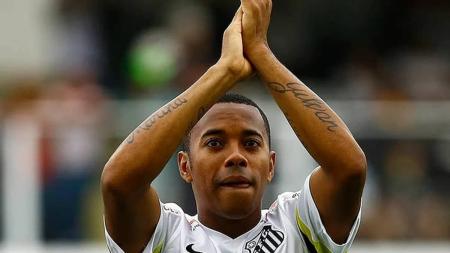 Robinho foi condenado na Itália a nove anos de prisão por estupro em 2013