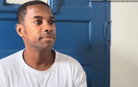 Robinho durante entrevista ao UOL, em Tremembé