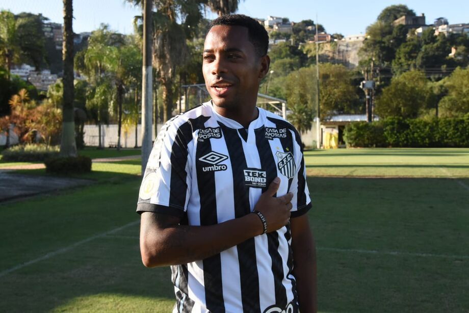 Santos convida Robinho, condenado por estupro, para churrasco no CT