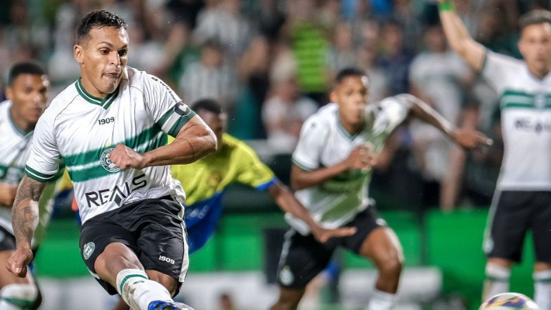 Coritiba bate Andraus de virada em casa pelo Campeonato Paranaense
