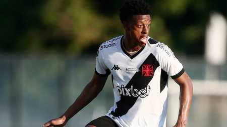 Robson deve ser mantido no time titular do Vasco contra o Bragantino