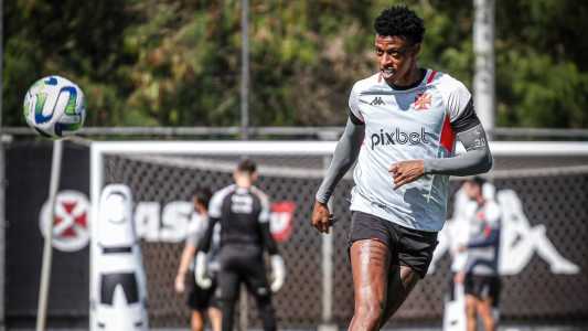 Robson é o favorito para voltar como titular na lateral direita do Vasco