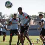 Em baixa, Robson perde espaço no Vasco e tem futuro indefinido