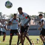 Em baixa, Robson perde espaço no Vasco e tem futuro indefinido